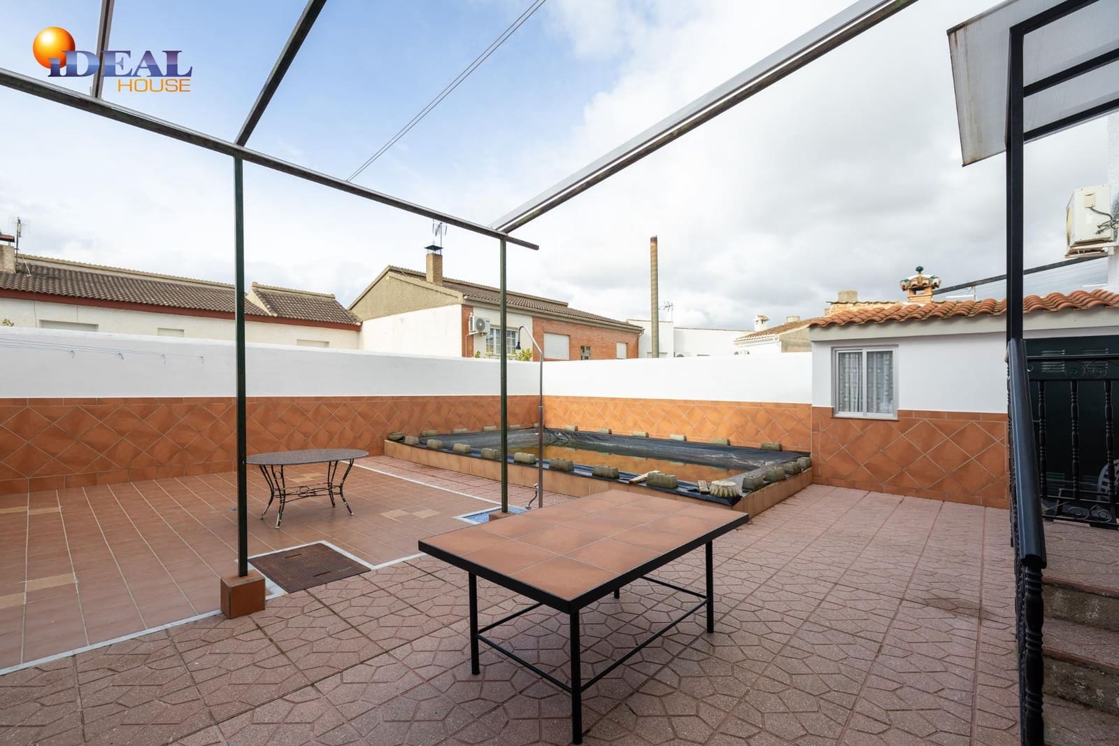 4 sovrum Villa till salu i La Zubia med pool - 375 000 € (Ref: 9571110)