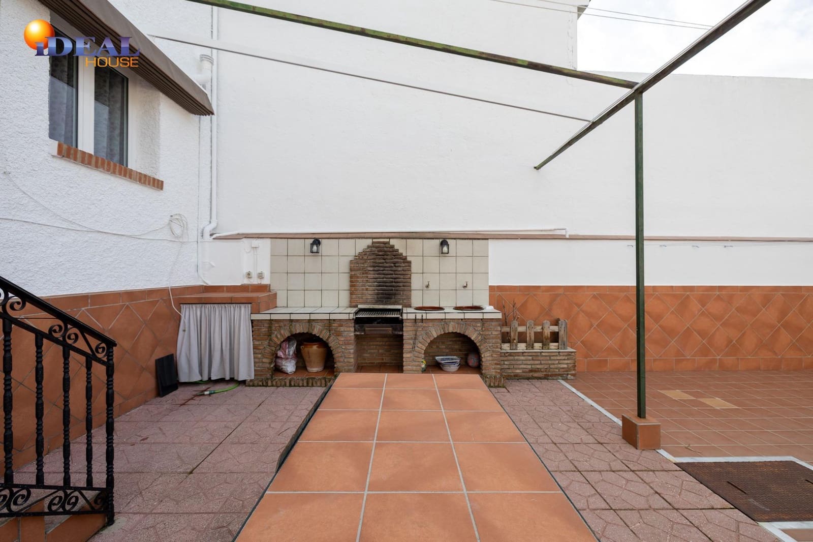 4 sovrum Villa till salu i La Zubia med pool - 375 000 € (Ref: 9571110)