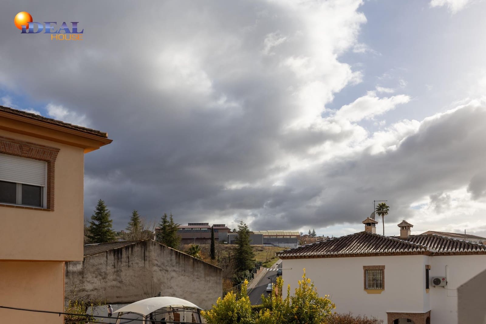 4 sovrum Villa till salu i La Zubia med pool - 375 000 € (Ref: 9571110)