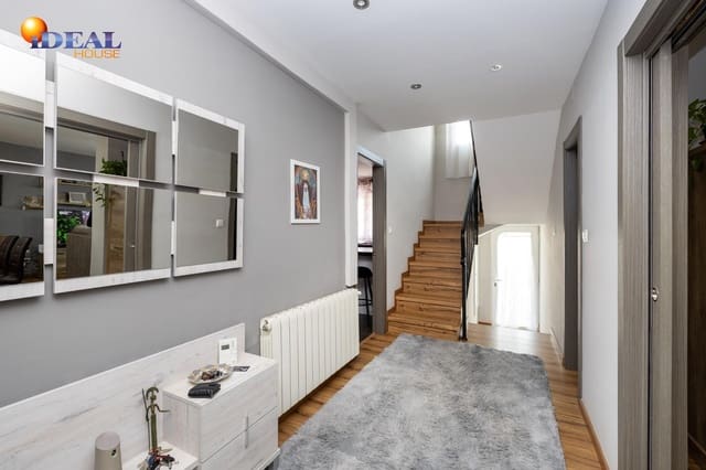 4 sovrum Villa till salu i La Zubia med pool - 375 000 € (Ref: 9571110)