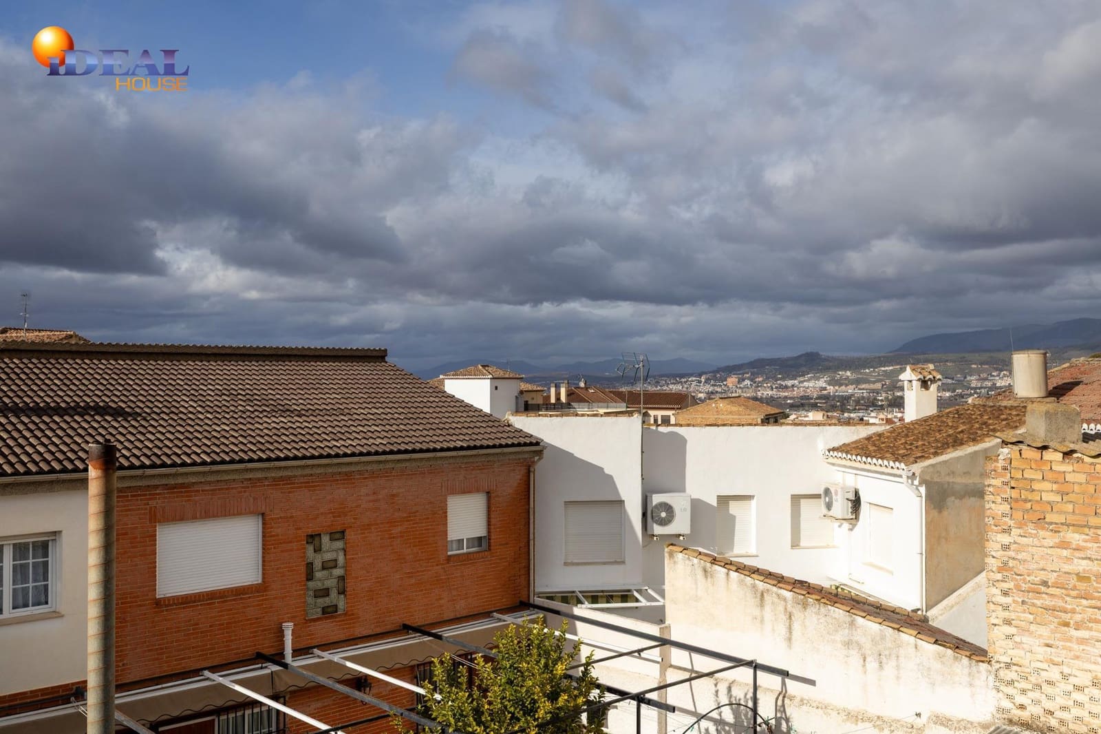 4 sovrum Villa till salu i La Zubia med pool - 375 000 € (Ref: 9571110)