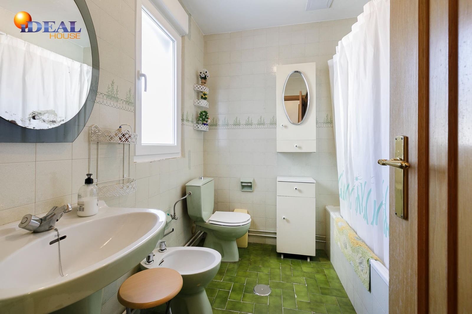 Chalet de 4 habitaciones en Granada ciudad en venta - 735.000 € (Ref: 9582891)