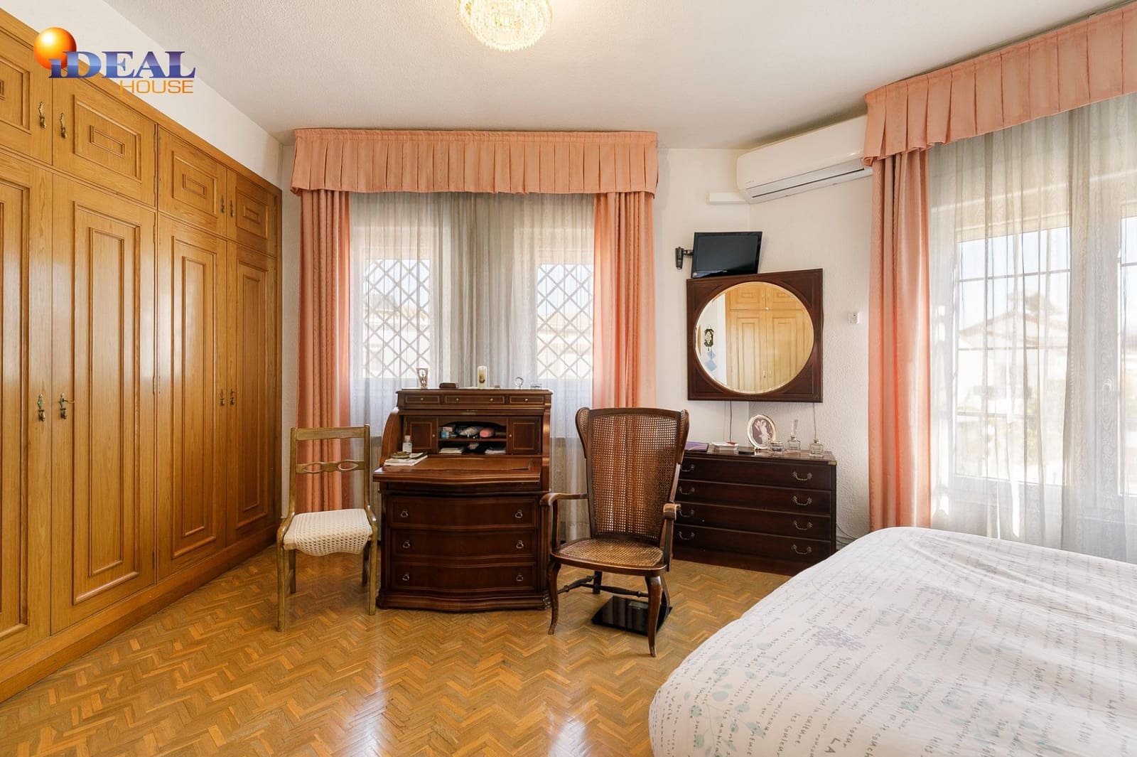 Chalet de 4 habitaciones en Granada ciudad en venta - 735.000 € (Ref: 9582891)