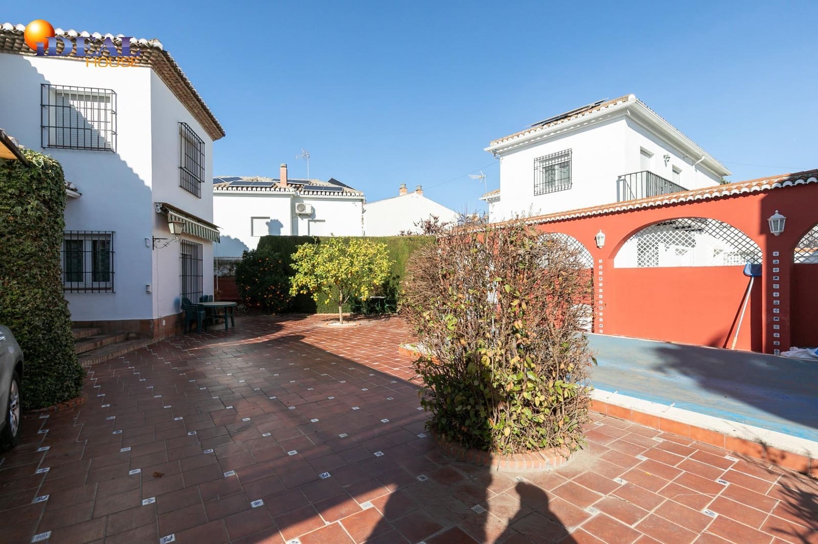 Chalet de 4 habitaciones en Granada ciudad en venta - 735.000 € (Ref: 9582891)