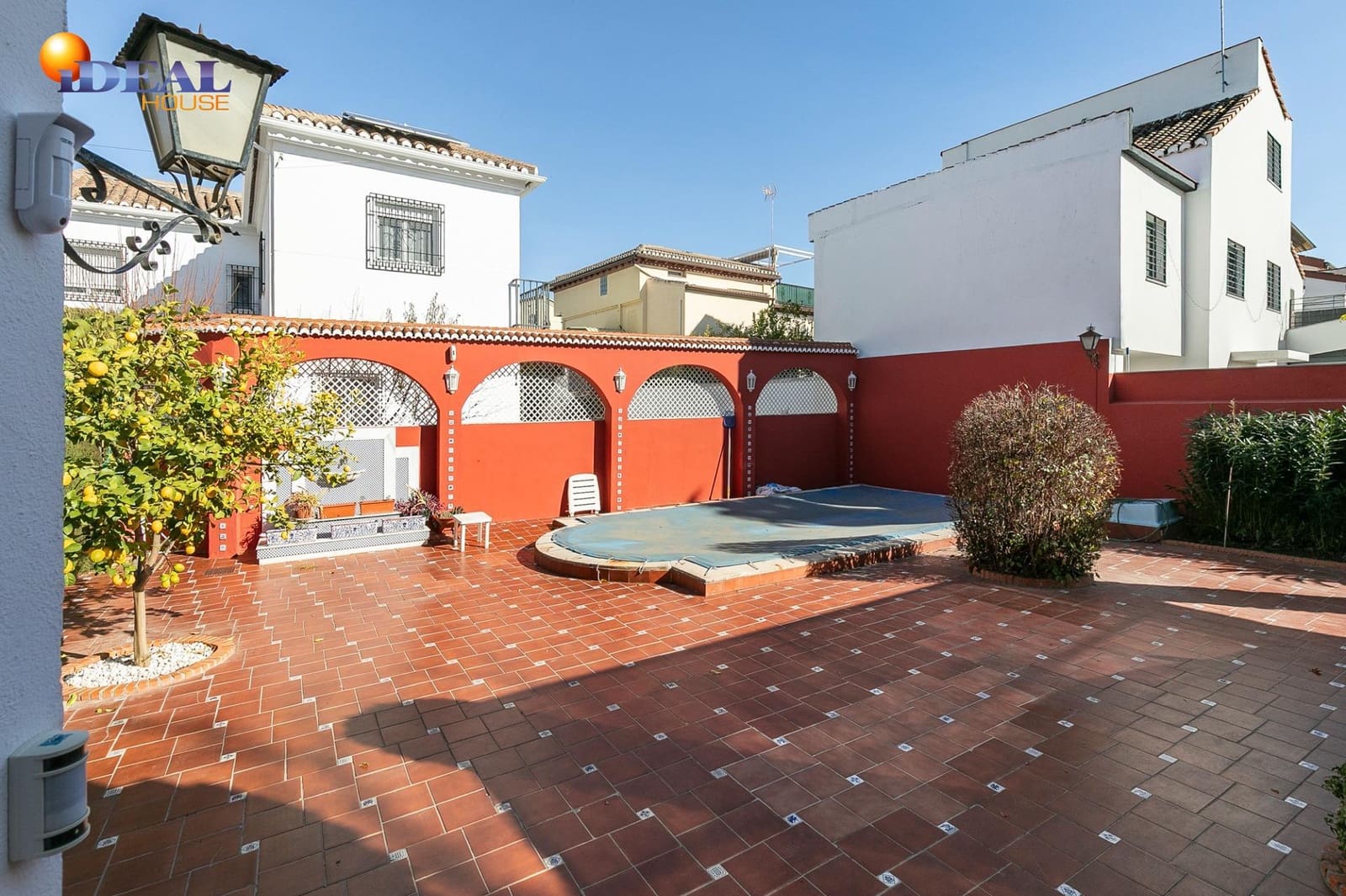 Chalet de 4 habitaciones en Granada ciudad en venta - 735.000 € (Ref: 9582891)