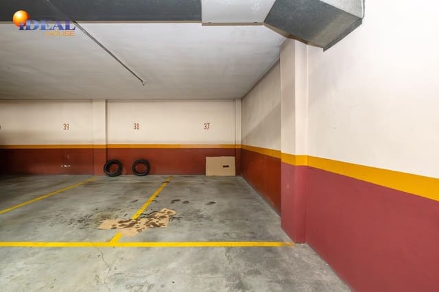 Garage til salg i Camino de Ronda - Rosaleda, Granada by - € 49.900 (Ref: 9582892)