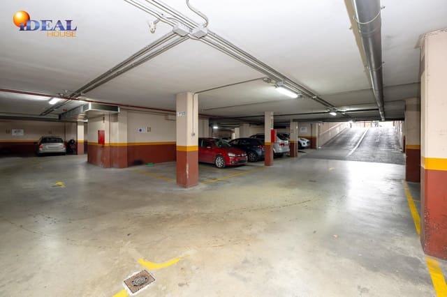 Garage til salg i Camino de Ronda - Rosaleda, Granada by - € 49.900 (Ref: 9582892)