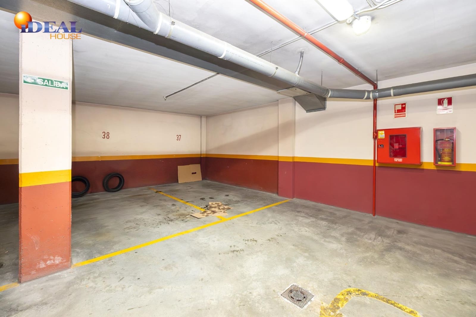 Garage til salg i Granada by - € 49.900 (Ref: 9582892)