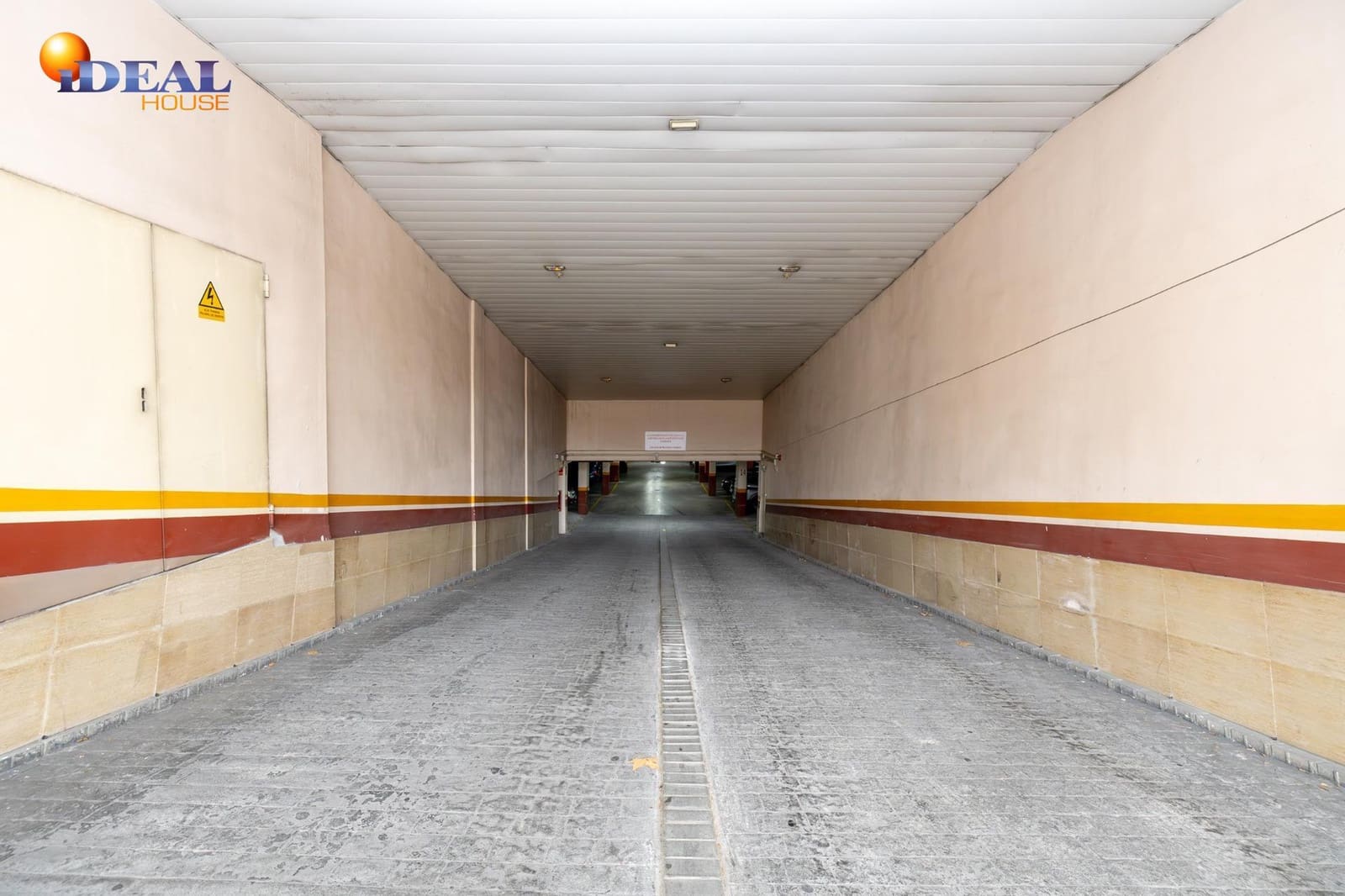 Garage til salg i Granada by - € 49.900 (Ref: 9582892)