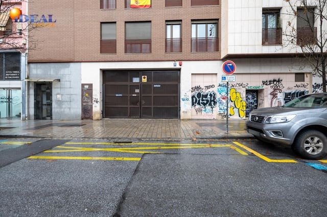 Garage til salg i Camino de Ronda - Rosaleda, Granada by - € 49.900 (Ref: 9582892)