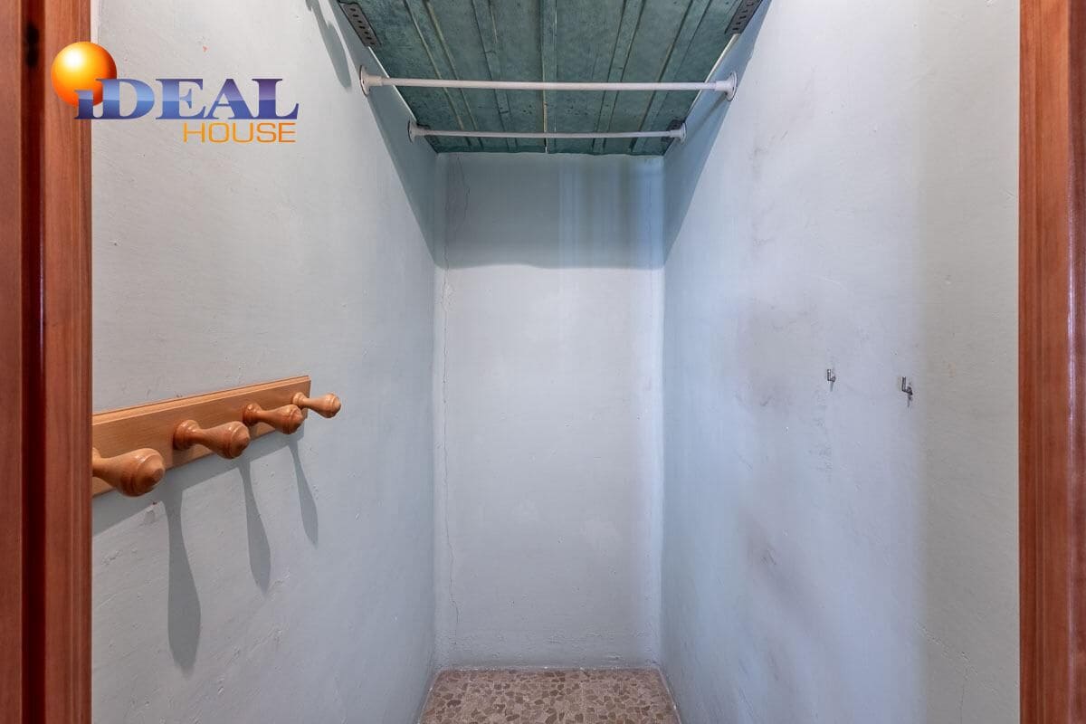 3 slaapkamer Rijtjeshuis te koop in Granada stad met garage - € 398.000 (Ref: 9586381)