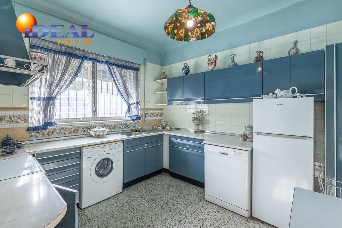 3 slaapkamer Rijtjeshuis te koop in Granada stad met garage - € 398.000 (Ref: 9586381)