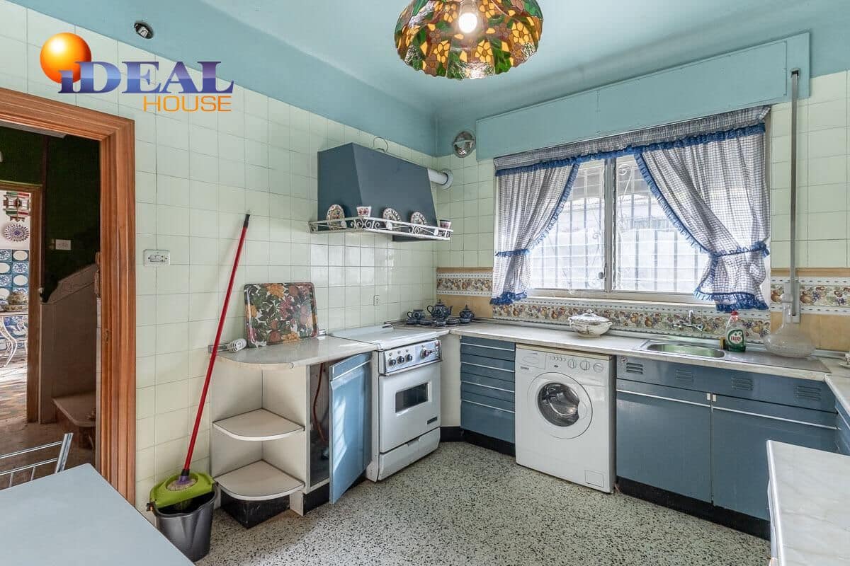 3 slaapkamer Rijtjeshuis te koop in Granada stad met garage - € 398.000 (Ref: 9586381)