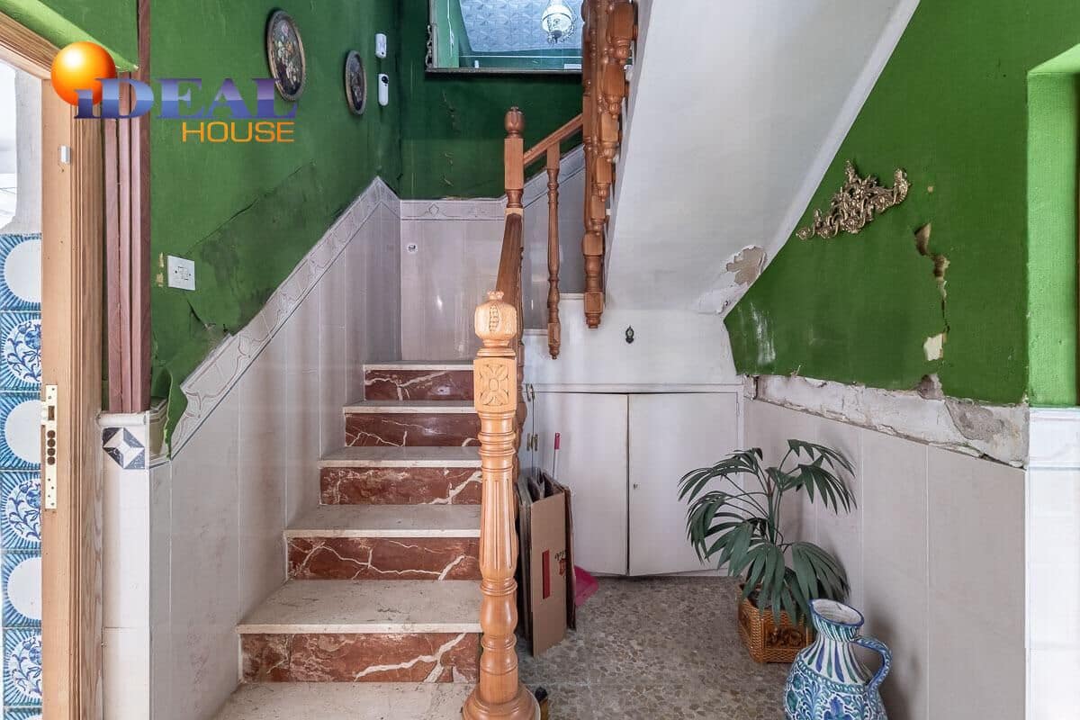 3 slaapkamer Rijtjeshuis te koop in Granada stad met garage - € 398.000 (Ref: 9586381)
