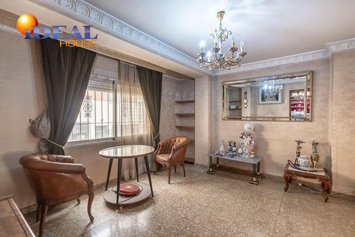 3 slaapkamer Rijtjeshuis te koop in Granada stad met garage - € 398.000 (Ref: 9586381)