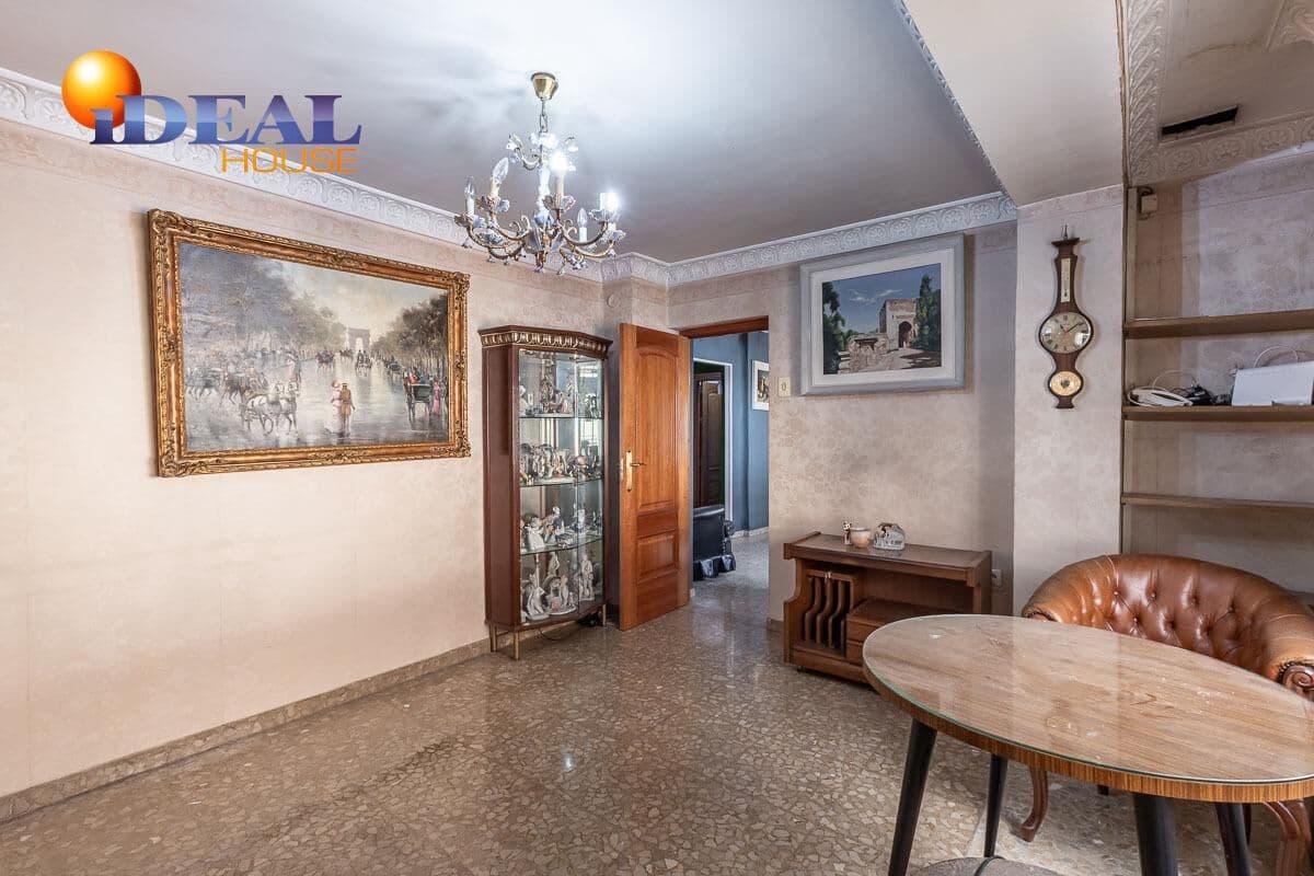 3 slaapkamer Rijtjeshuis te koop in Granada stad met garage - € 398.000 (Ref: 9586381)
