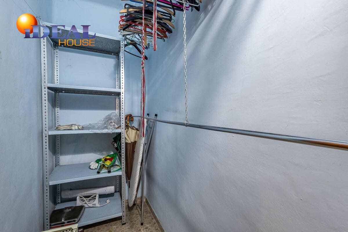 3 slaapkamer Rijtjeshuis te koop in Granada stad met garage - € 398.000 (Ref: 9586381)