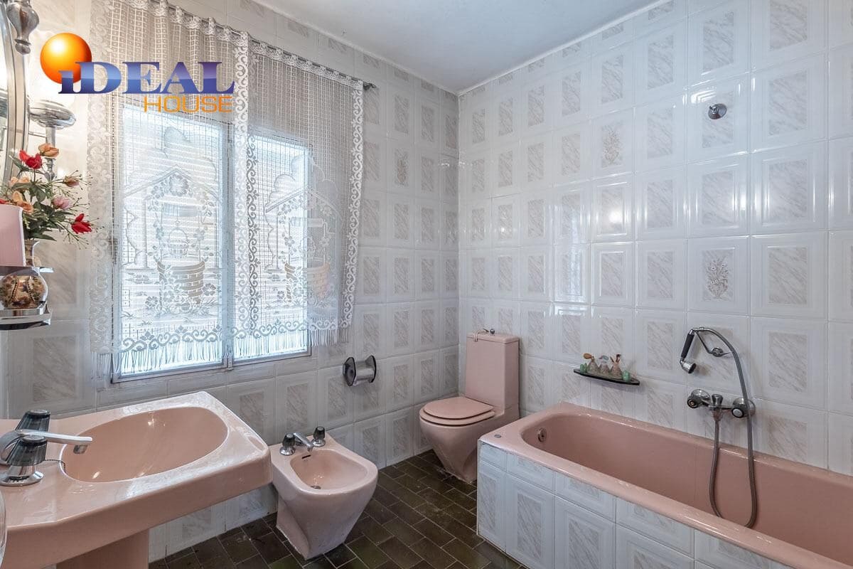 3 slaapkamer Rijtjeshuis te koop in Granada stad met garage - € 398.000 (Ref: 9586381)