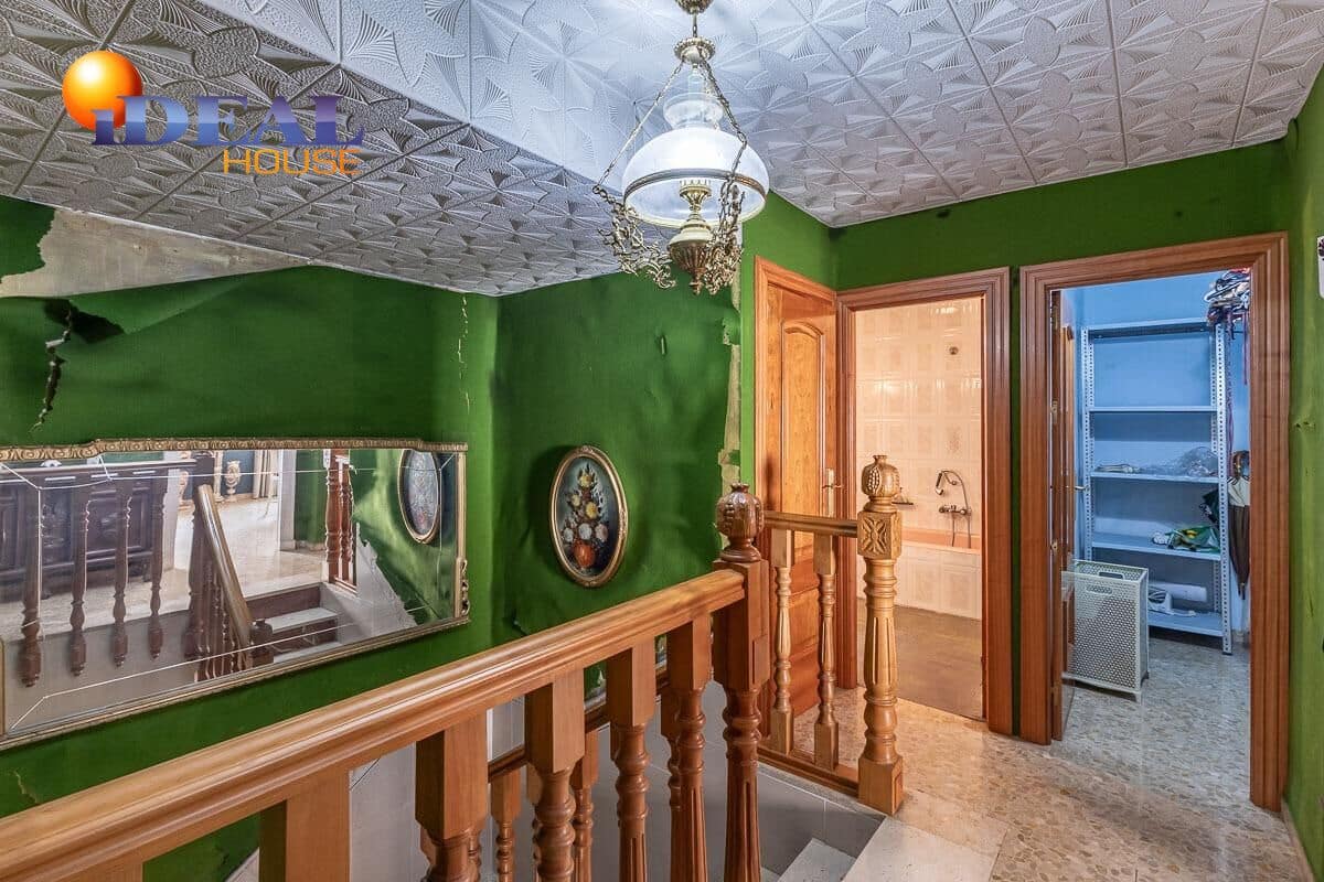 3 slaapkamer Rijtjeshuis te koop in Granada stad met garage - € 398.000 (Ref: 9586381)