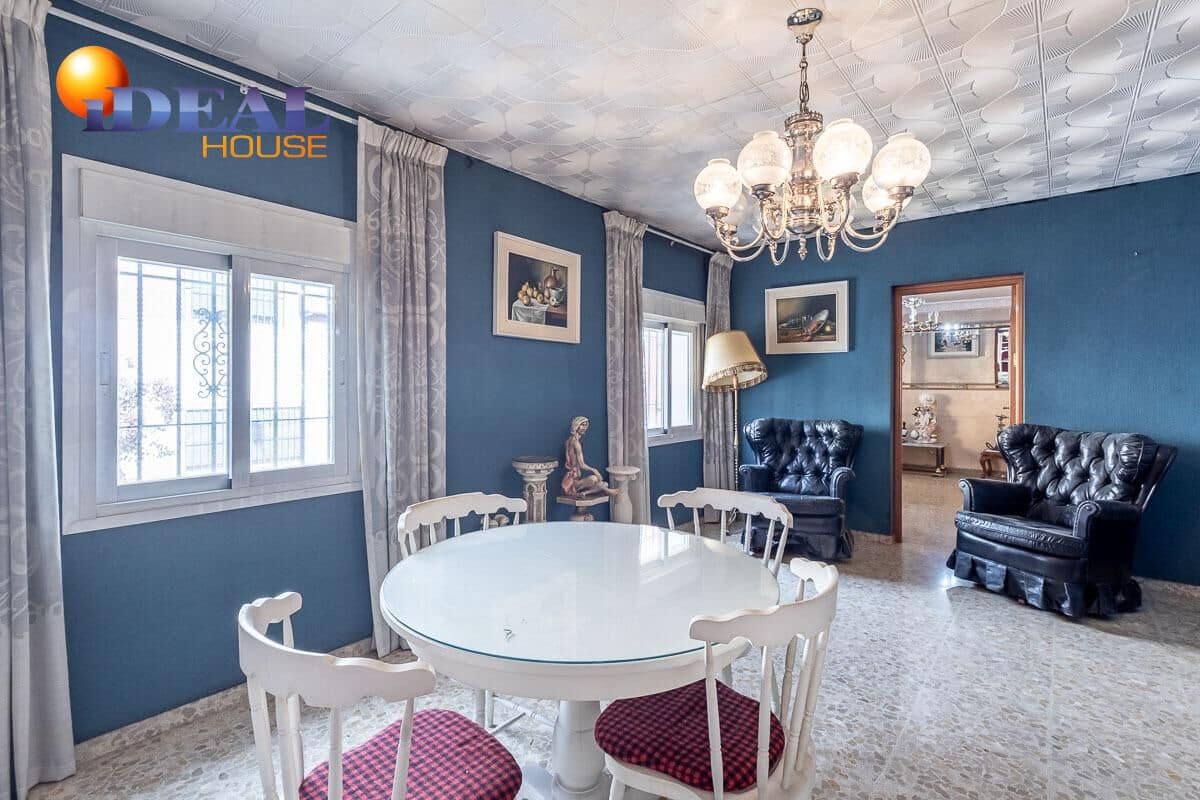 3 slaapkamer Rijtjeshuis te koop in Granada stad met garage - € 398.000 (Ref: 9586381)