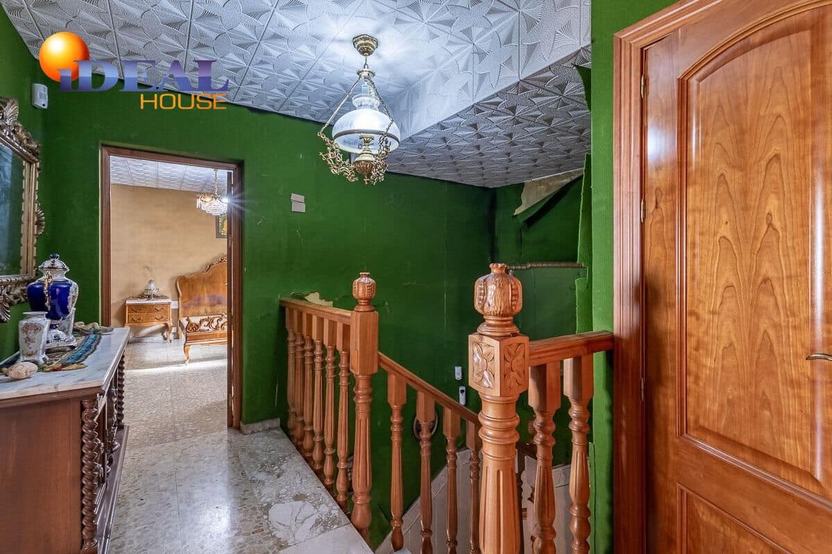 3 slaapkamer Rijtjeshuis te koop in Granada stad met garage - € 398.000 (Ref: 9586381)
