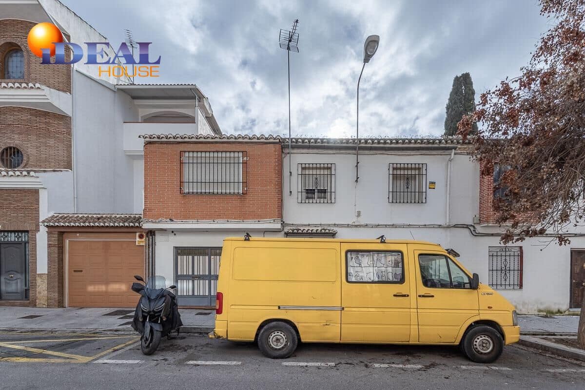 3 slaapkamer Rijtjeshuis te koop in Granada stad met garage - € 398.000 (Ref: 9586381)