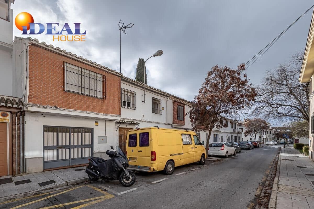 3 slaapkamer Rijtjeshuis te koop in Granada stad met garage - € 398.000 (Ref: 9586381)