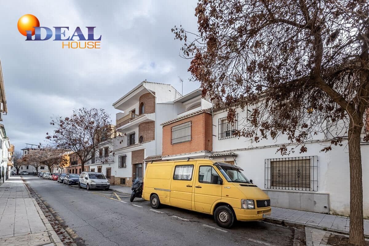 3 slaapkamer Rijtjeshuis te koop in Granada stad met garage - € 398.000 (Ref: 9586381)
