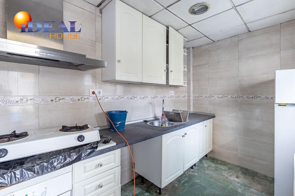 4 slaapkamer Rijtjeshuis te koop in Granada stad met garage - € 348.000 (Ref: 9586382)