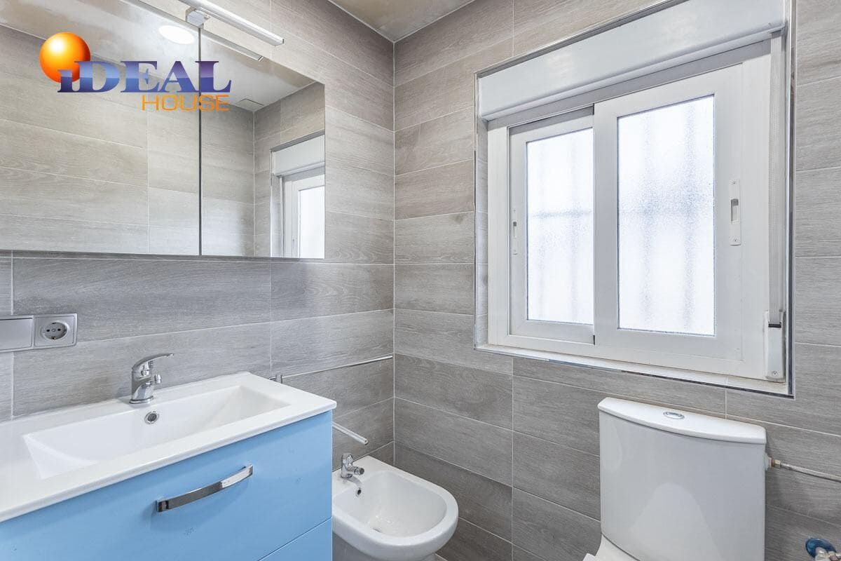 4 slaapkamer Rijtjeshuis te koop in Granada stad met garage - € 348.000 (Ref: 9586382)