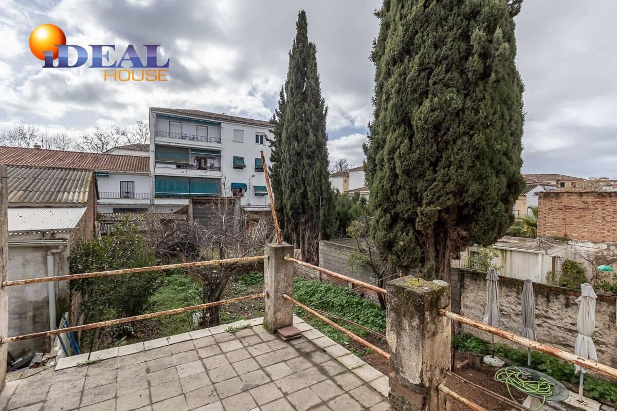 4 slaapkamer Rijtjeshuis te koop in Granada stad met garage - € 348.000 (Ref: 9586382)