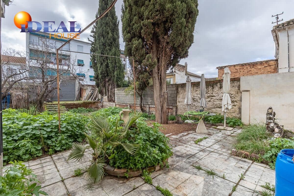 4 slaapkamer Rijtjeshuis te koop in Granada stad met garage - € 348.000 (Ref: 9586382)