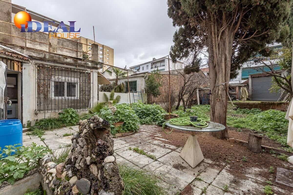 4 slaapkamer Rijtjeshuis te koop in Granada stad met garage - € 348.000 (Ref: 9586382)