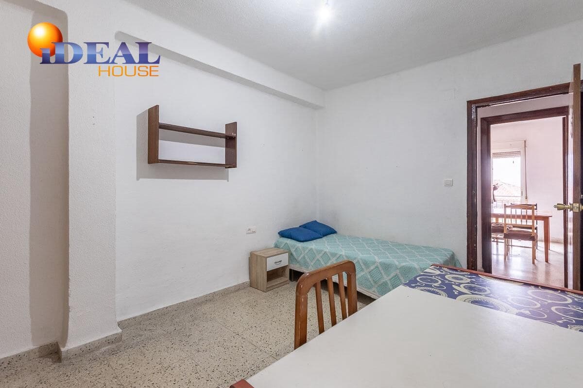 4 Zimmer Wohnung zu verkaufen in Granada Stadt - 225.000 € (Ref: 9586384)