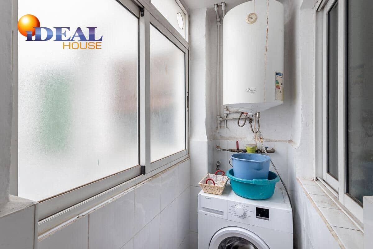 4 Zimmer Wohnung zu verkaufen in Granada Stadt - 225.000 € (Ref: 9586384)