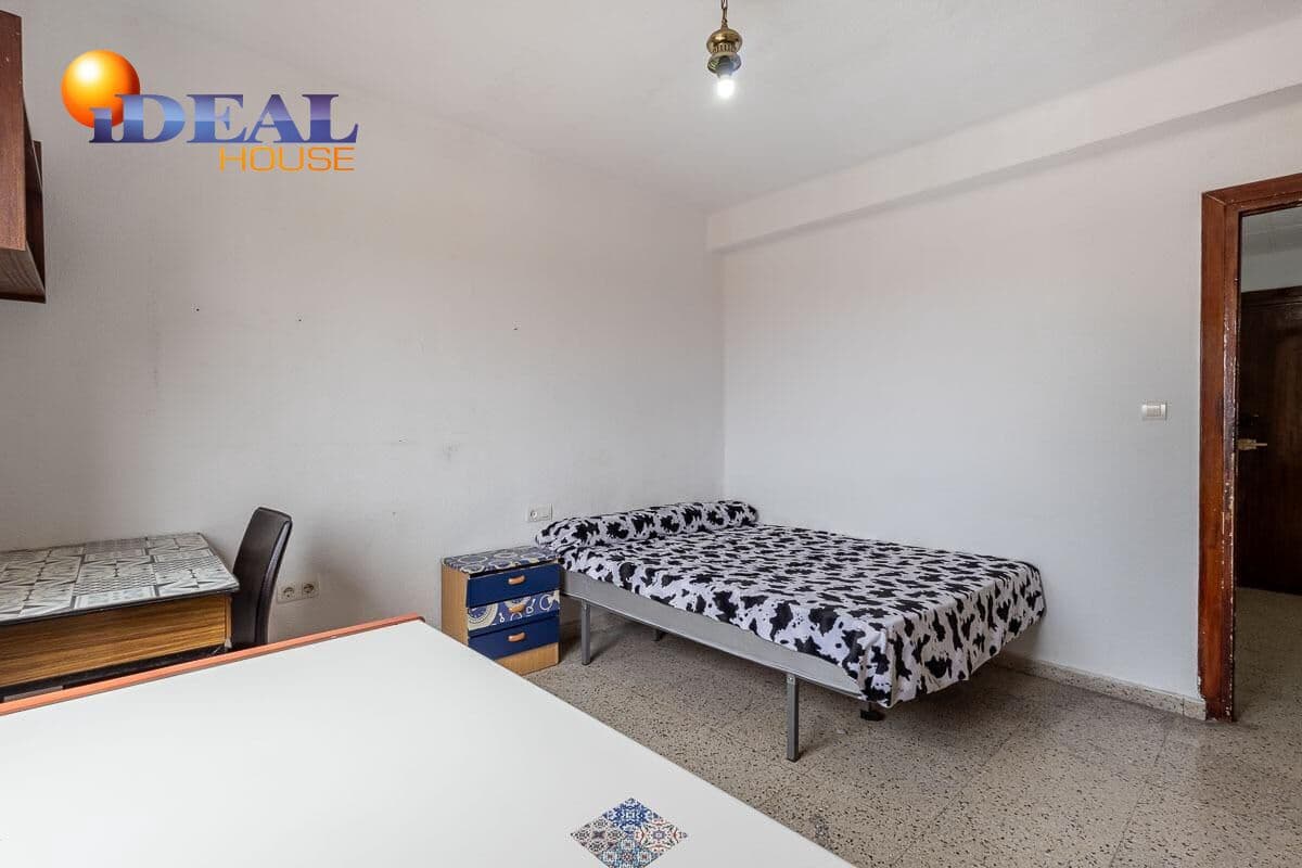 4 Zimmer Wohnung zu verkaufen in Granada Stadt - 225.000 € (Ref: 9586384)