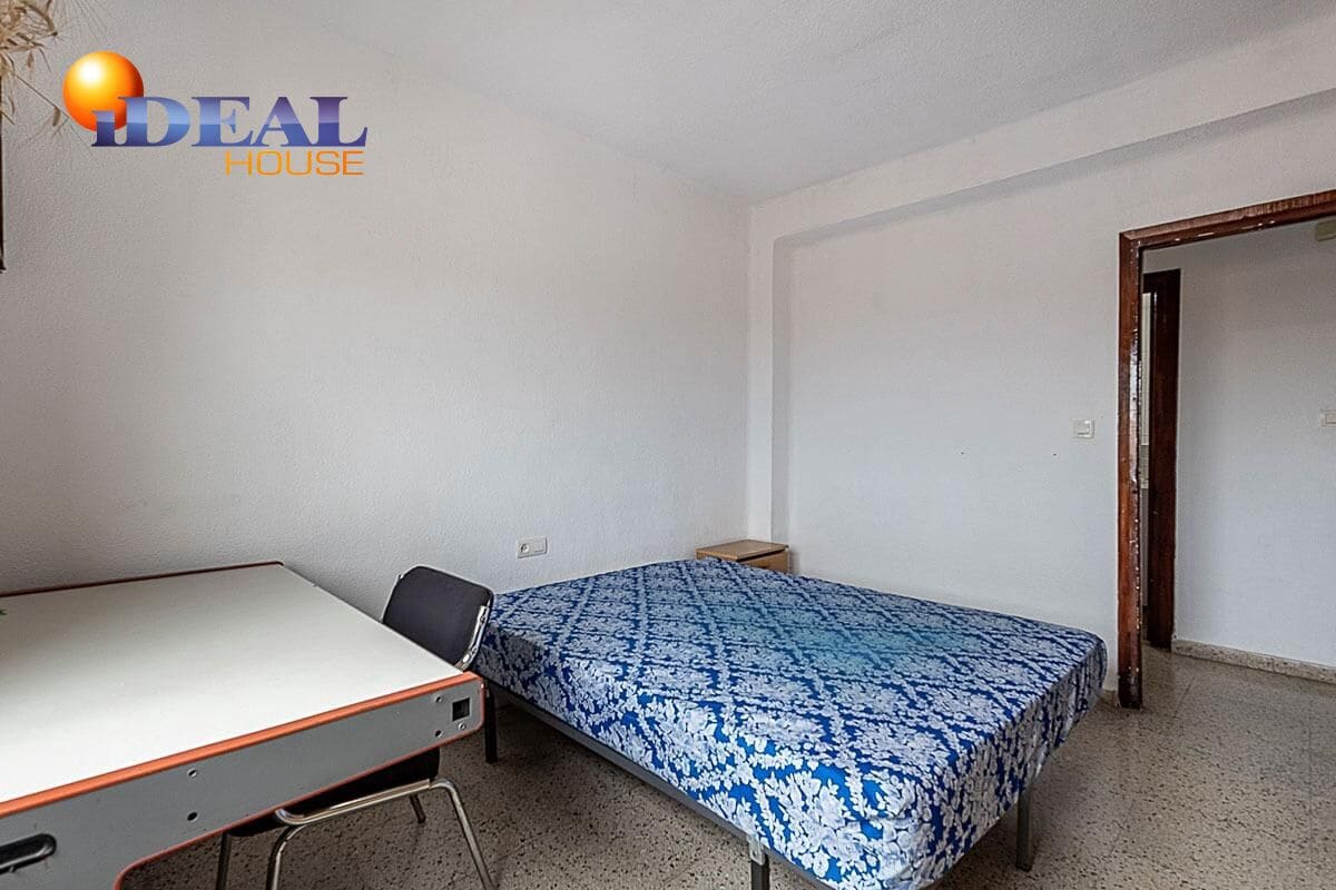 4 Zimmer Wohnung zu verkaufen in Granada Stadt - 225.000 € (Ref: 9586384)