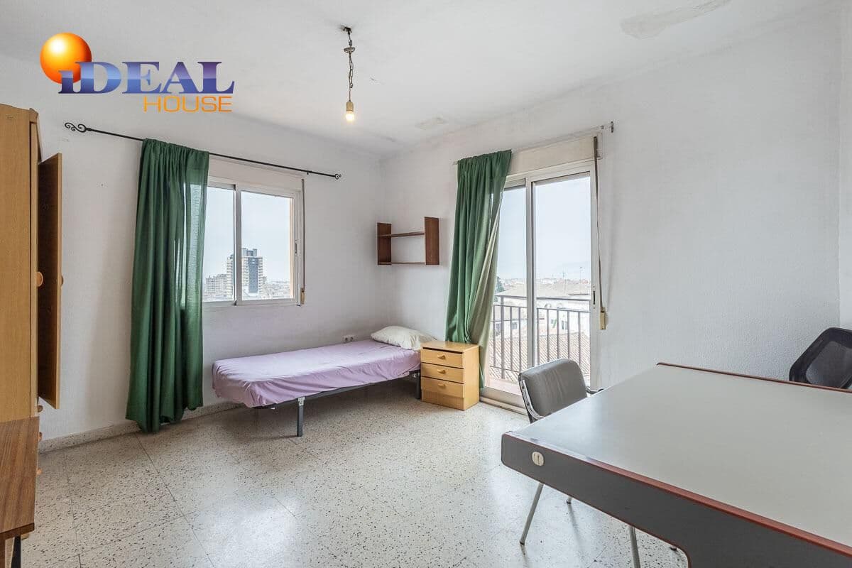 4 Zimmer Wohnung zu verkaufen in Granada Stadt - 225.000 € (Ref: 9586384)