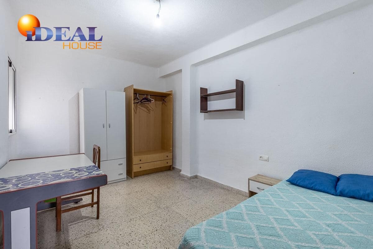 4 Zimmer Wohnung zu verkaufen in Granada Stadt - 225.000 € (Ref: 9586384)