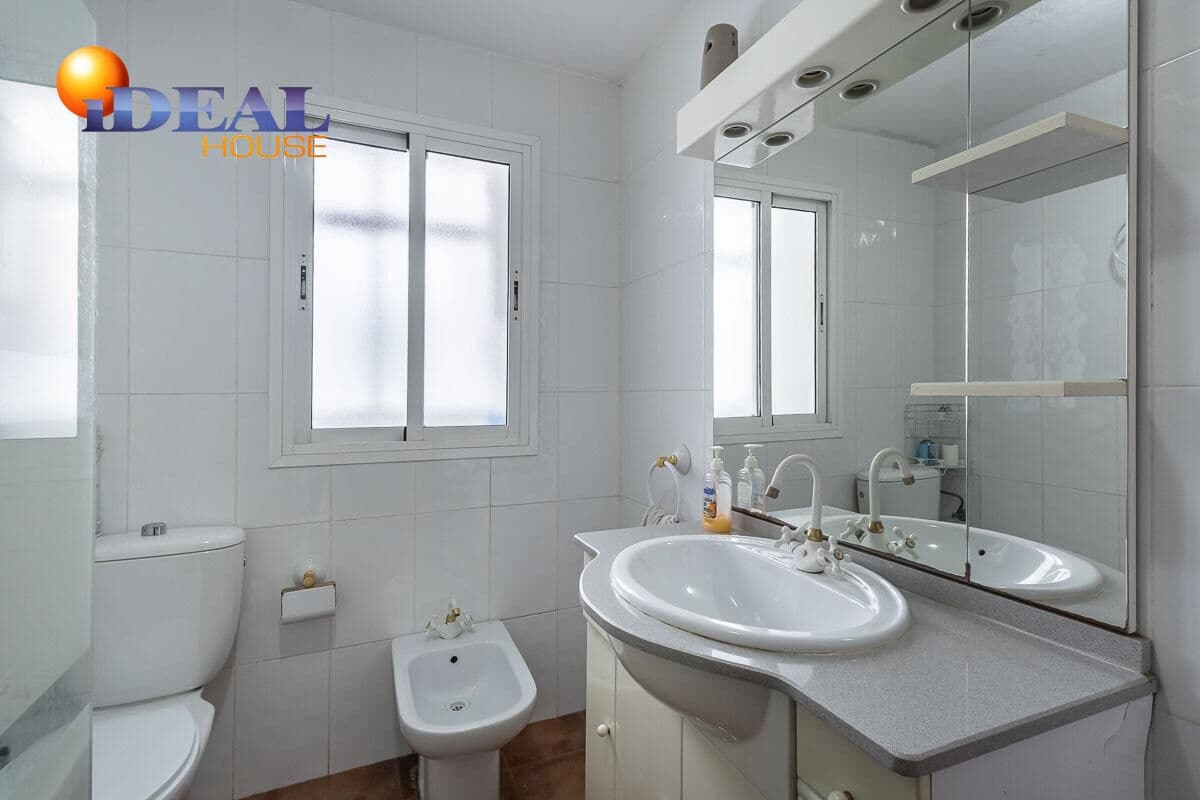 4 Zimmer Wohnung zu verkaufen in Granada Stadt - 225.000 € (Ref: 9586384)