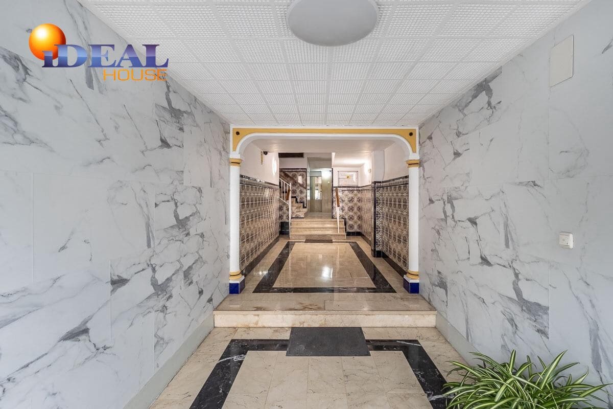 4 Zimmer Wohnung zu verkaufen in Granada Stadt - 225.000 € (Ref: 9586384)