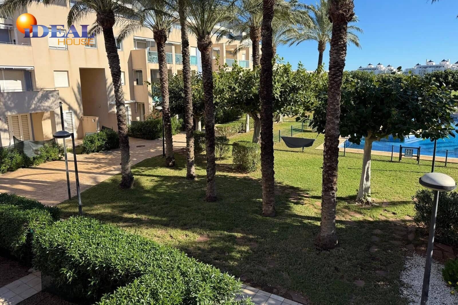 2 bedroom Flat for sale in Roquetas de Mar with pool - € 195,000 (Ref: 9591201)