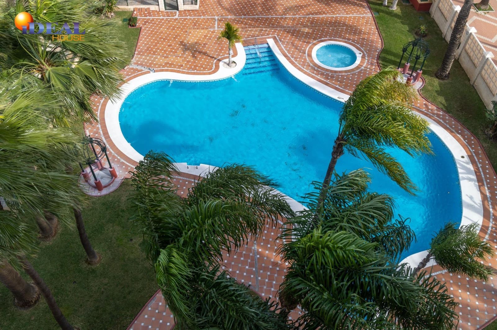 2 bedroom Penthouse for sale in Motril with pool garage - € 367,000 (Ref: 9591202)