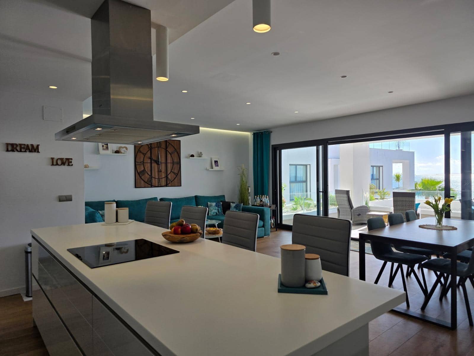 2 slaapkamer Strandappartement te koop in La Alcaidesa met zwembad garage - € 725.000 (Ref: 10094959)