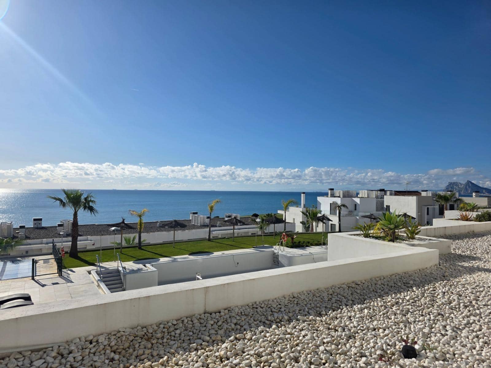 2 slaapkamer Strandappartement te koop in La Alcaidesa met zwembad garage - € 725.000 (Ref: 10094959)
