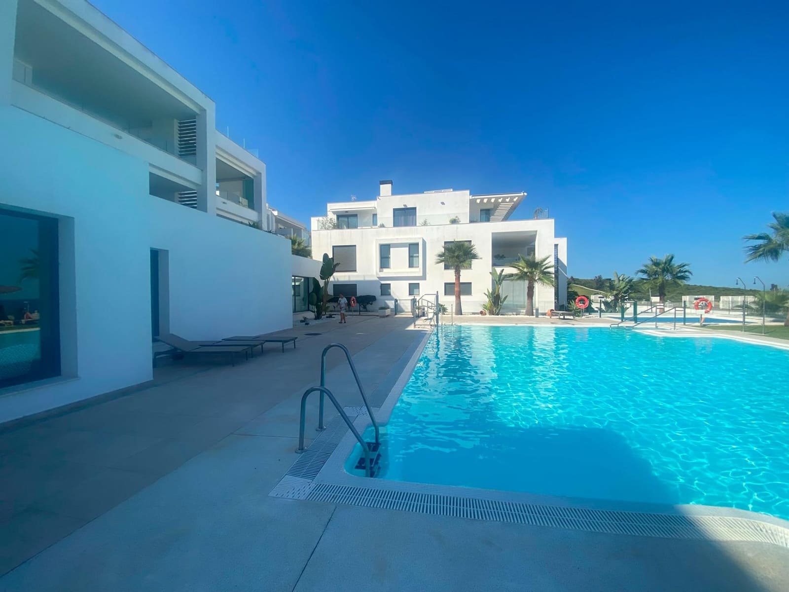 2 slaapkamer Strandappartement te koop in La Alcaidesa met zwembad garage - € 725.000 (Ref: 10094959)