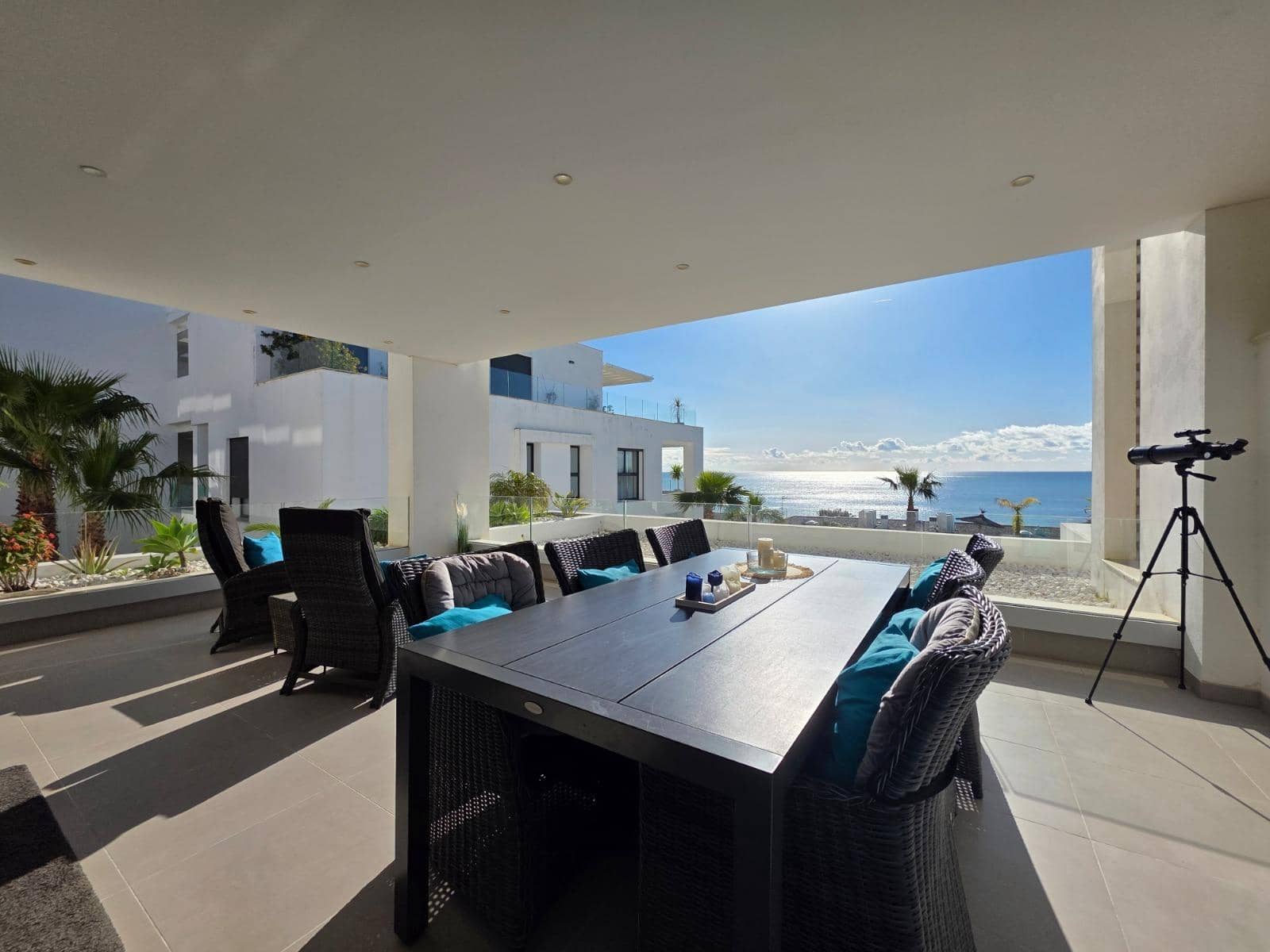 2 slaapkamer Strandappartement te koop in La Alcaidesa met zwembad garage - € 725.000 (Ref: 10094959)