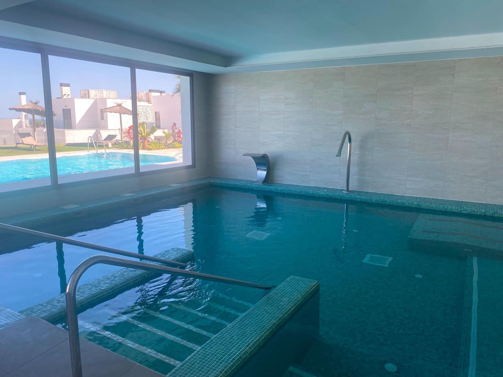 2 slaapkamer Strandappartement te koop in La Alcaidesa met zwembad garage - € 725.000 (Ref: 10094959)