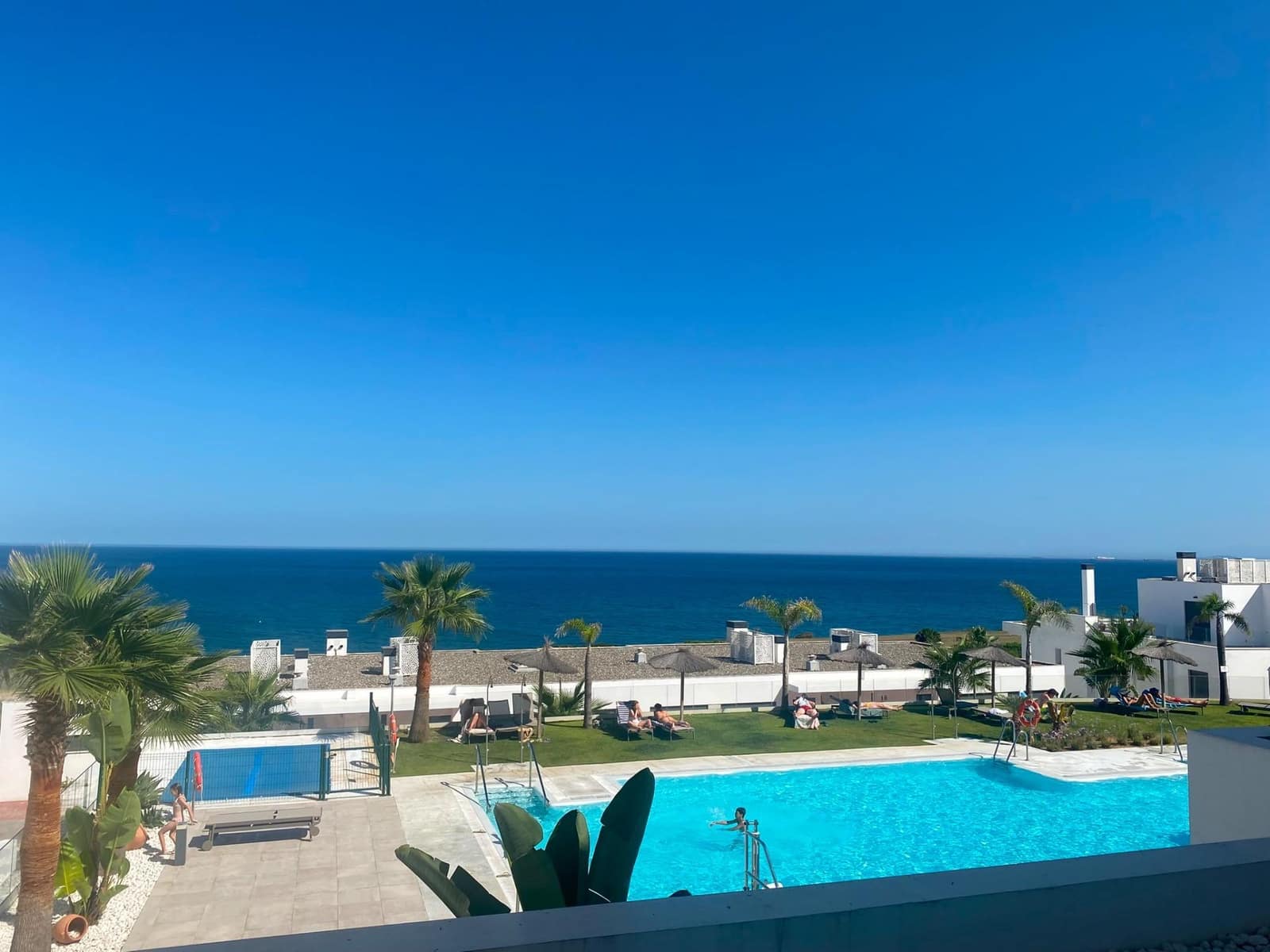2 slaapkamer Strandappartement te koop in La Alcaidesa met zwembad garage - € 725.000 (Ref: 10094959)
