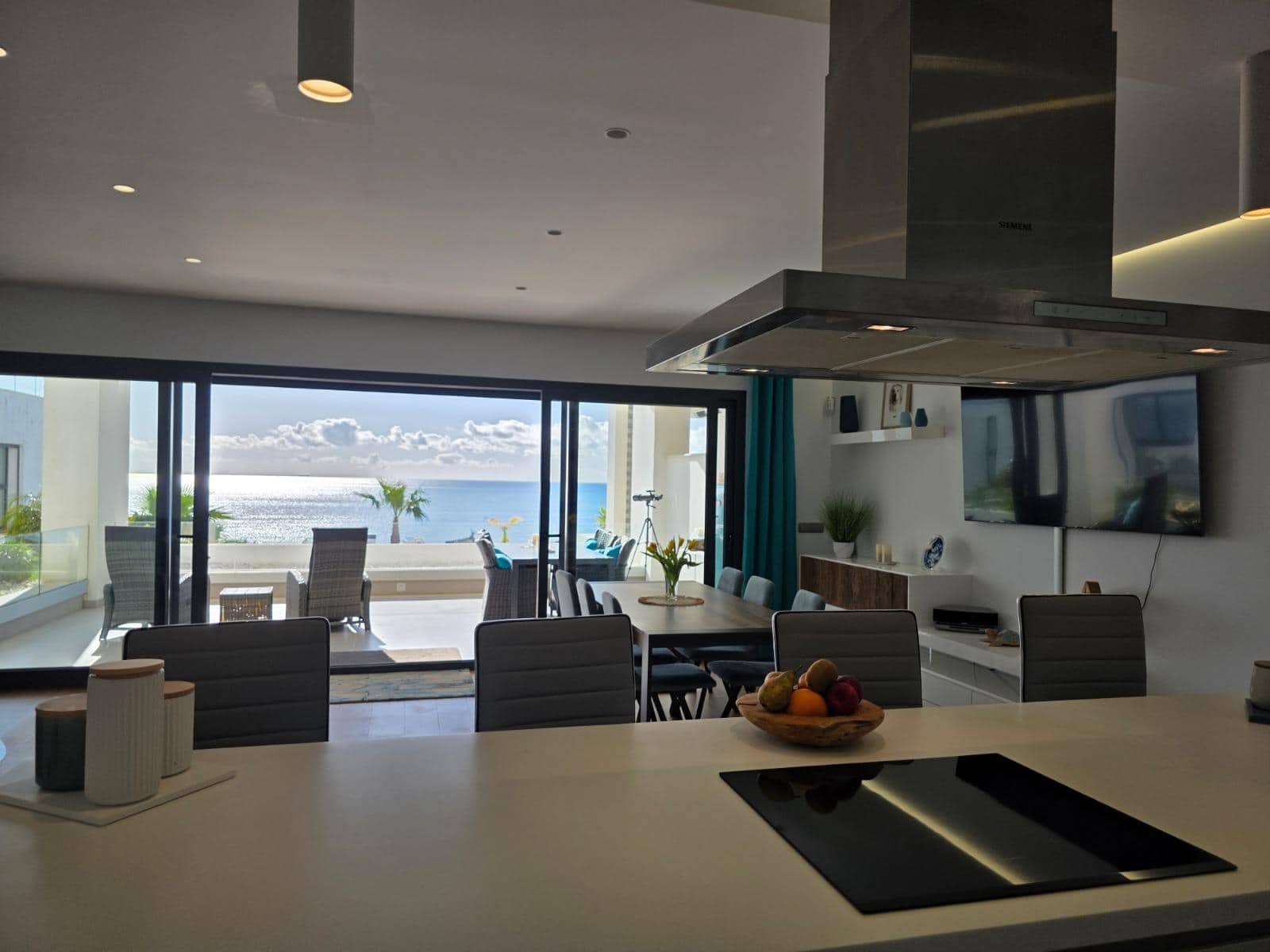 2 slaapkamer Strandappartement te koop in La Alcaidesa met zwembad garage - € 725.000 (Ref: 10094959)